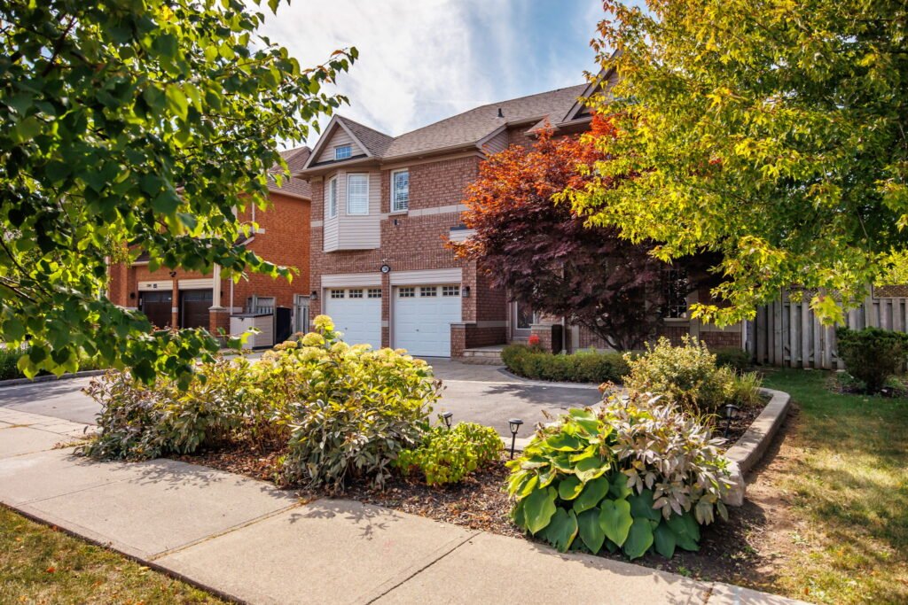 049-2388-Eighth-Line-Oakville.jpg