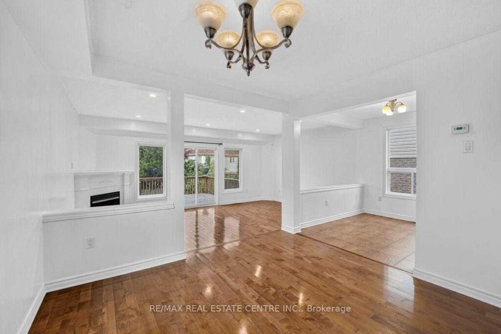 714 Oakcrossing Road, London ON - photo 10 of the 3-bedroom detached home for sale in Oakridge Meadows