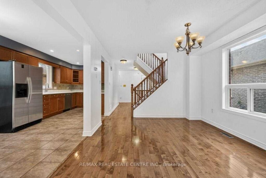 714 Oakcrossing Road, London ON - photo 12 of the 3-bedroom detached home for sale in Oakridge Meadows