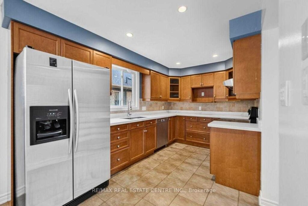 714 Oakcrossing Road, London ON - photo 17 of the 3-bedroom detached home for sale in Oakridge Meadows