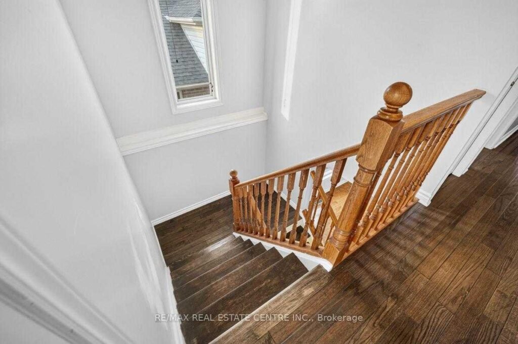 714 Oakcrossing Road, London ON - photo 21 of the 3-bedroom detached home for sale in Oakridge Meadows
