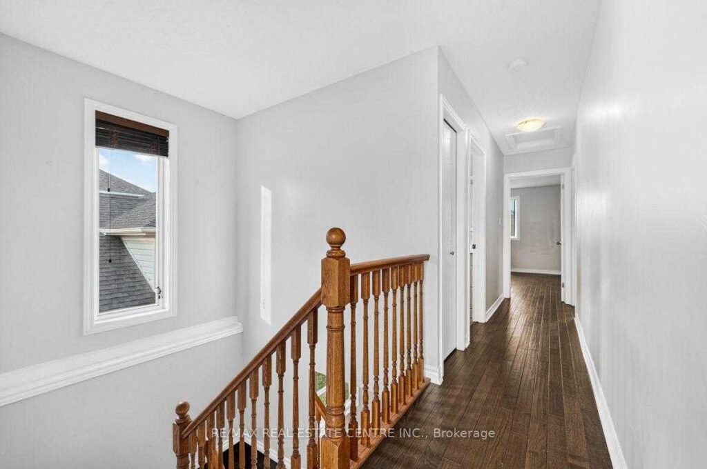 714 Oakcrossing Road, London ON - photo 22 of the 3-bedroom detached home for sale in Oakridge Meadows