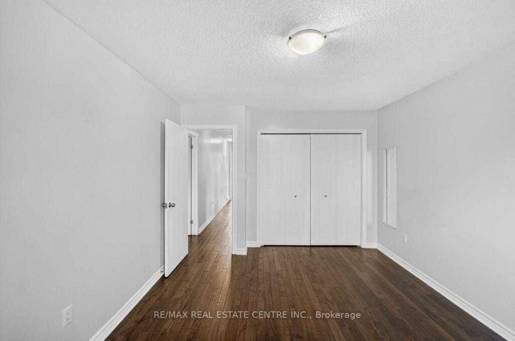 714 Oakcrossing Road, London ON - photo 25 of the 3-bedroom detached home for sale in Oakridge Meadows