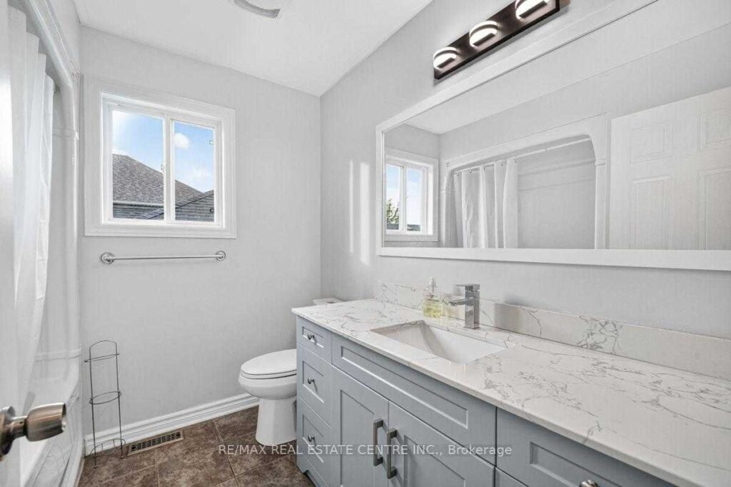 714 Oakcrossing Road, London ON - photo 29 of the 3-bedroom detached home for sale in Oakridge Meadows