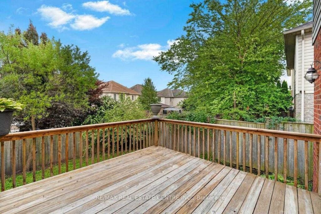 714 Oakcrossing Road, London ON - photo 41 of the 3-bedroom detached home for sale in Oakridge Meadows