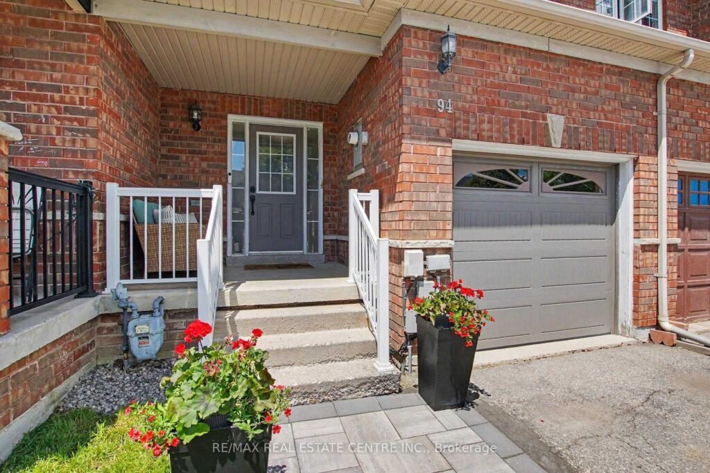 94 Timbertop Crescent, Brampton - covered front entrance and garage door