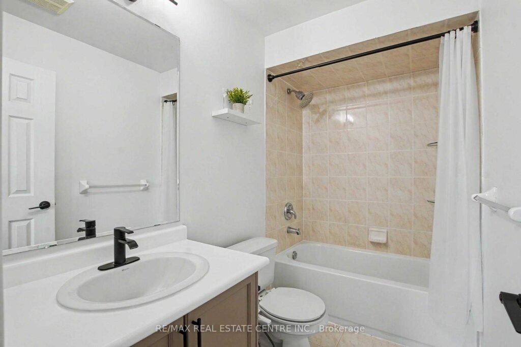94 Timbertop Crescent, Brampton - bathroom with vanity and tub-shower