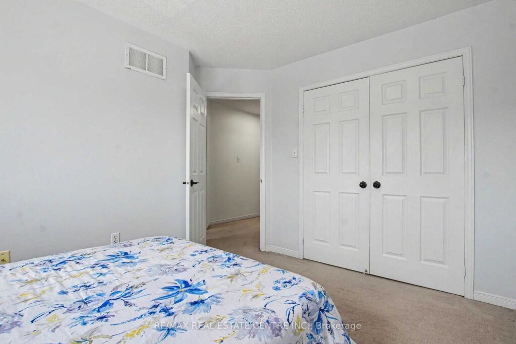 94 Timbertop Crescent, Brampton - bedroom with double closet doors