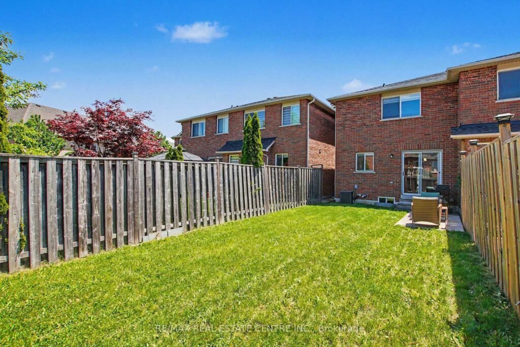 94 Timbertop Crescent, Brampton - backyard lawn and fence